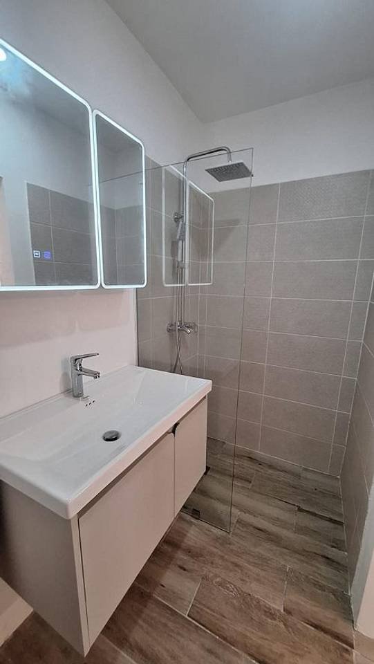 3285-Bathroom2 Private Villa 3 Bedrooms Close to Everything