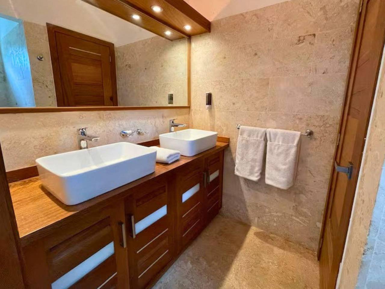 3286-Bathroom1 Penthouse Apartment Opportunity at Aligio