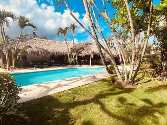 Beautiful 4-Bedroom Caribbean Villa in Playa Las Ballenas