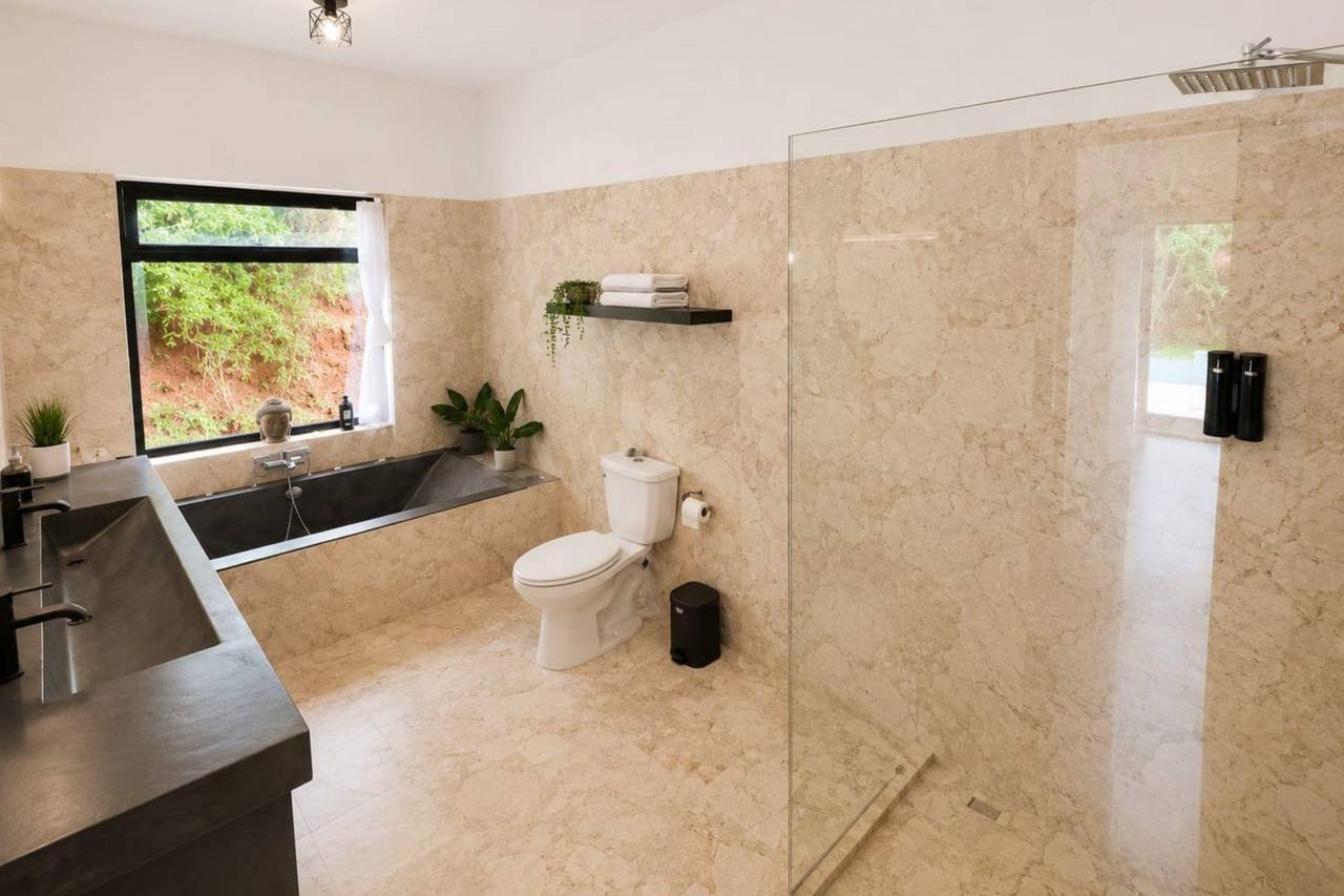 3294-Bathroom2 Exotic Tropical Oasis Villa