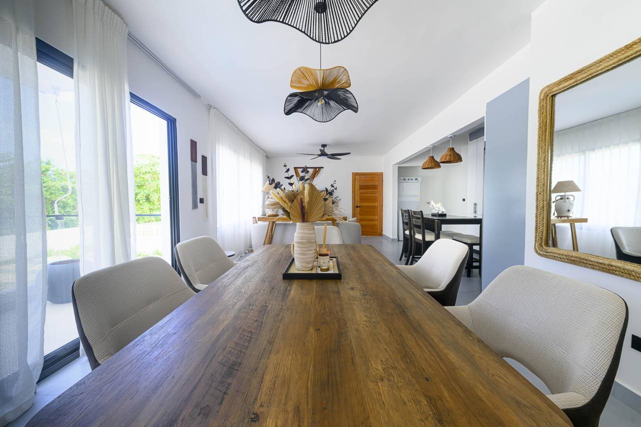 3300-DiningRoom1 Beautiful 3-Bedroom Apartment at Palmares Residences
