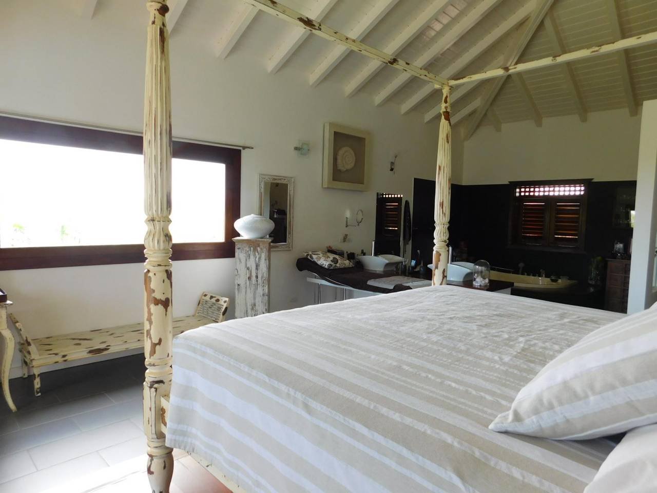 3302-Bedroom1 Superb Traditional Luxury Villa in La Barbacoa