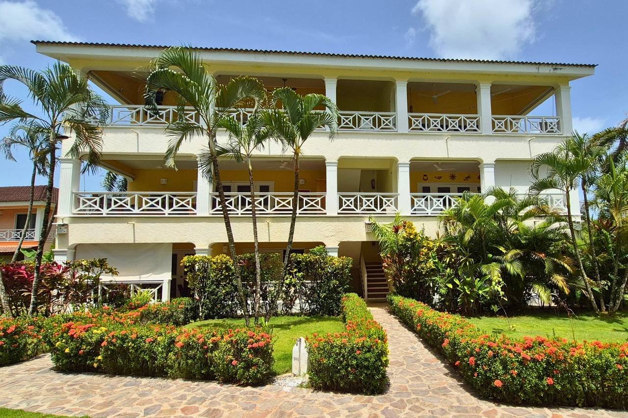 3309-Outside4 Renovated Apartment only 50 meters from Playa Popy