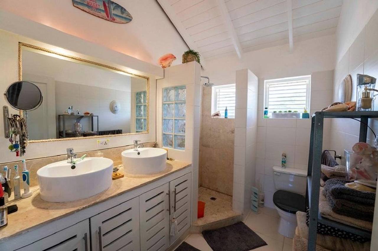 3316-Bathroom1 Charming Colonial villa near Playa Punta Popy