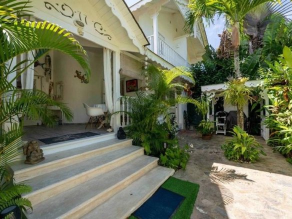 Charming Colonial villa near Playa Punta Popy