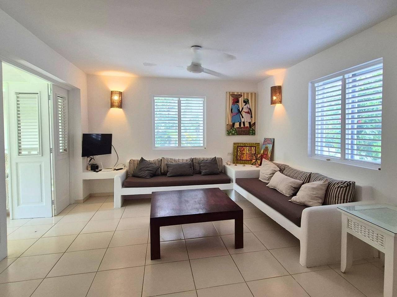 3342-LivingRoom3 Charming Colonial Villa Near Playa Punta Popy