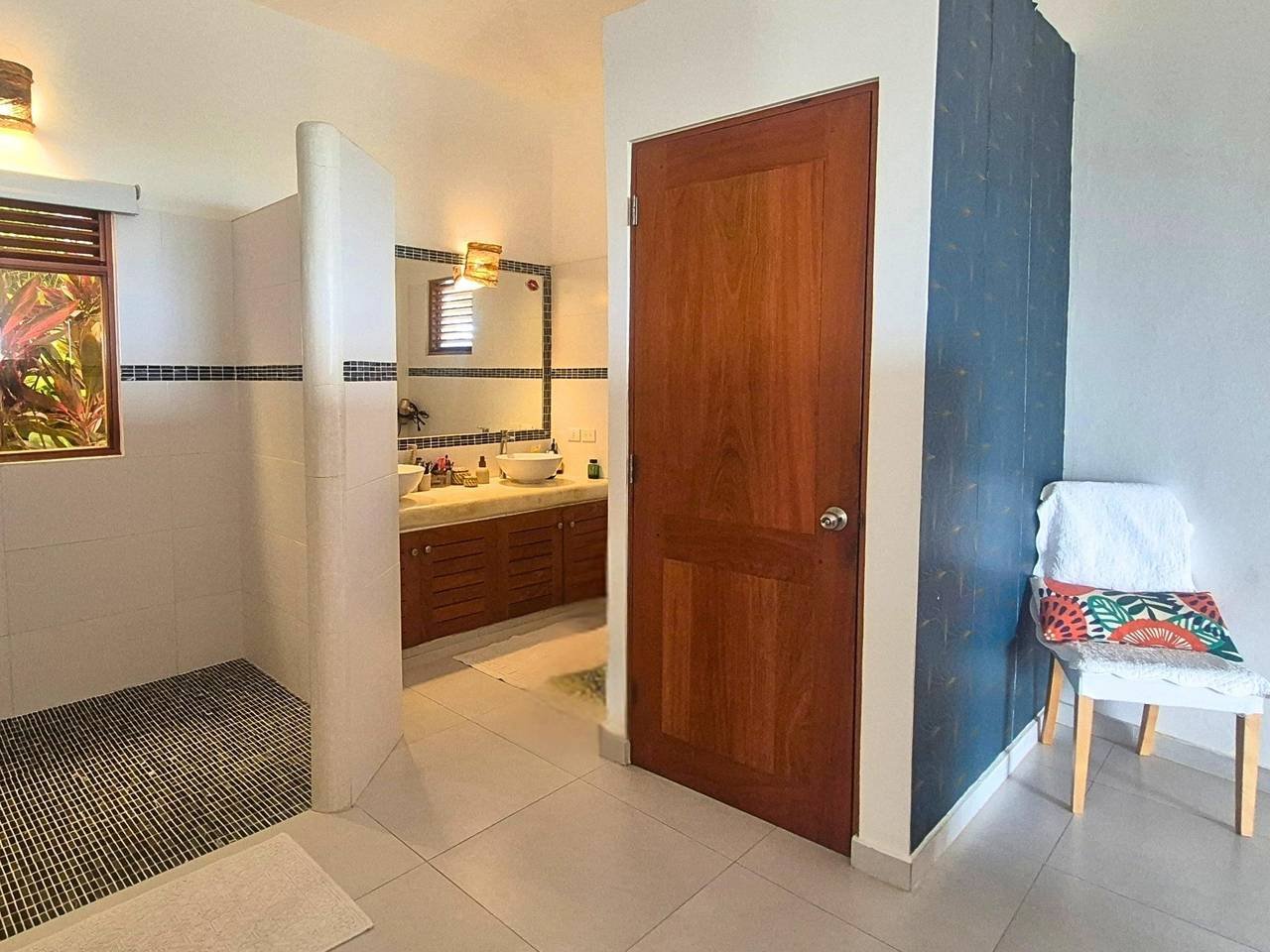 3352-Bathroom4 Exclusive Luxury Villa with Ocean Views