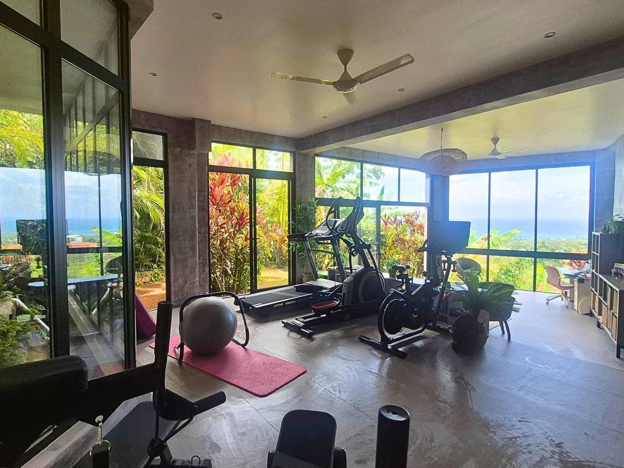 3352-Gym1 Exclusive Luxury Villa with Ocean Views
