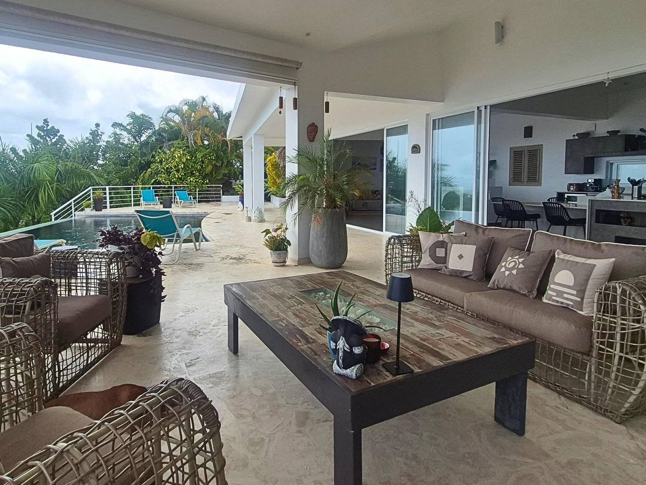 3352-Terrace1 Exclusive Luxury Villa with Ocean Views