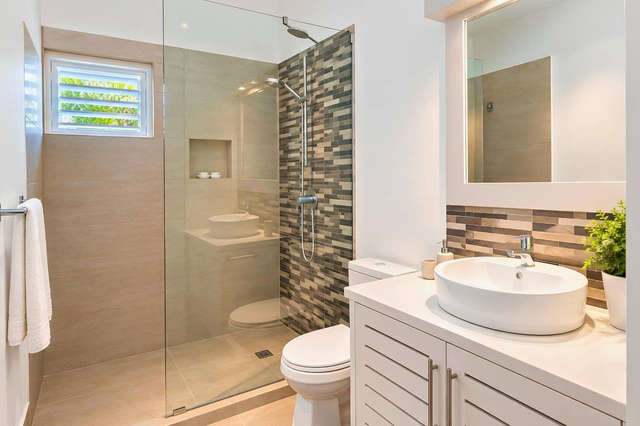 3400-Bathroom1 Charming Renovated Villa near Beautiful Playa Las Ballenas