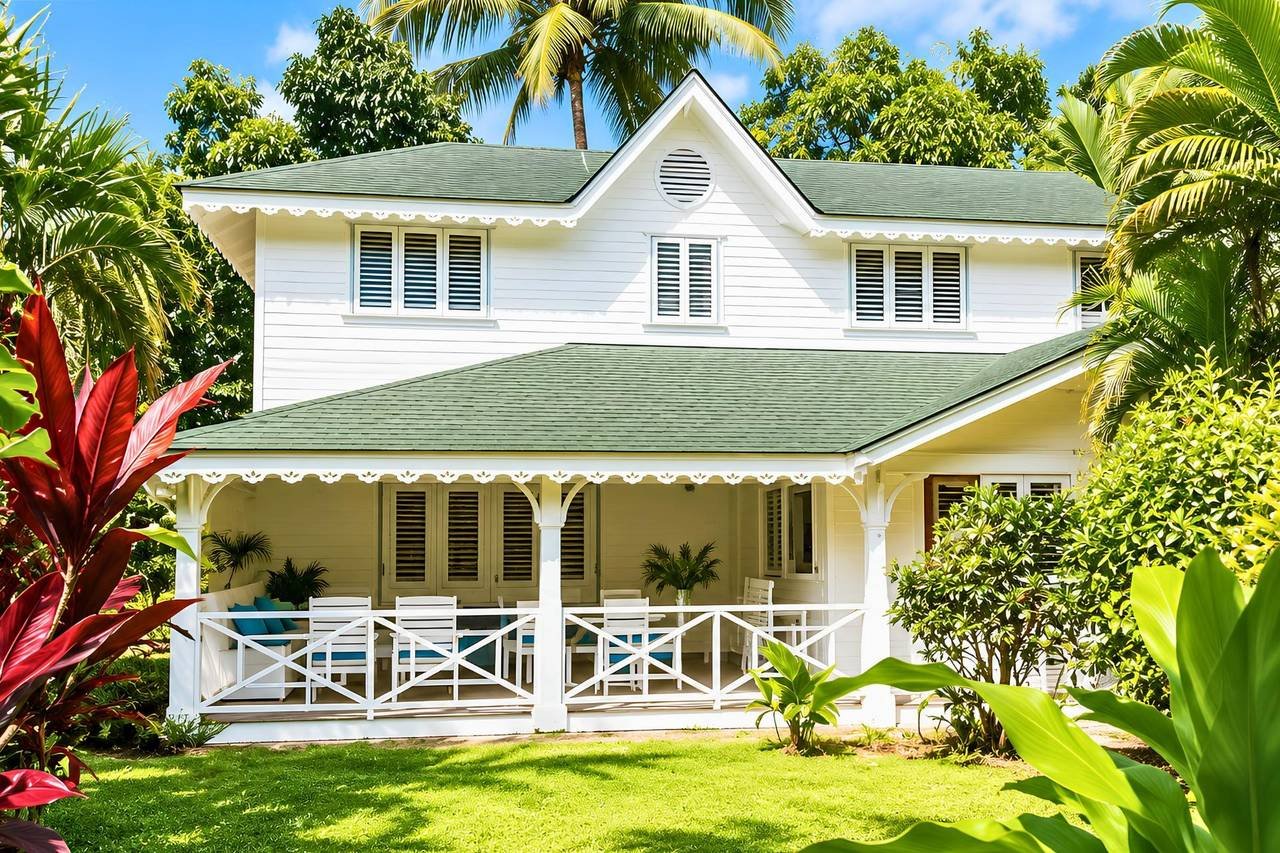 3400-facade1 Charming Renovated Villa near Beautiful Playa Las Ballenas