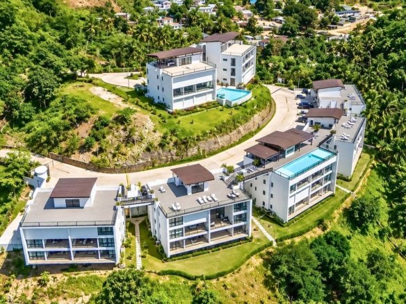 Modern Apartment with Ocean View and Rooftop Pool