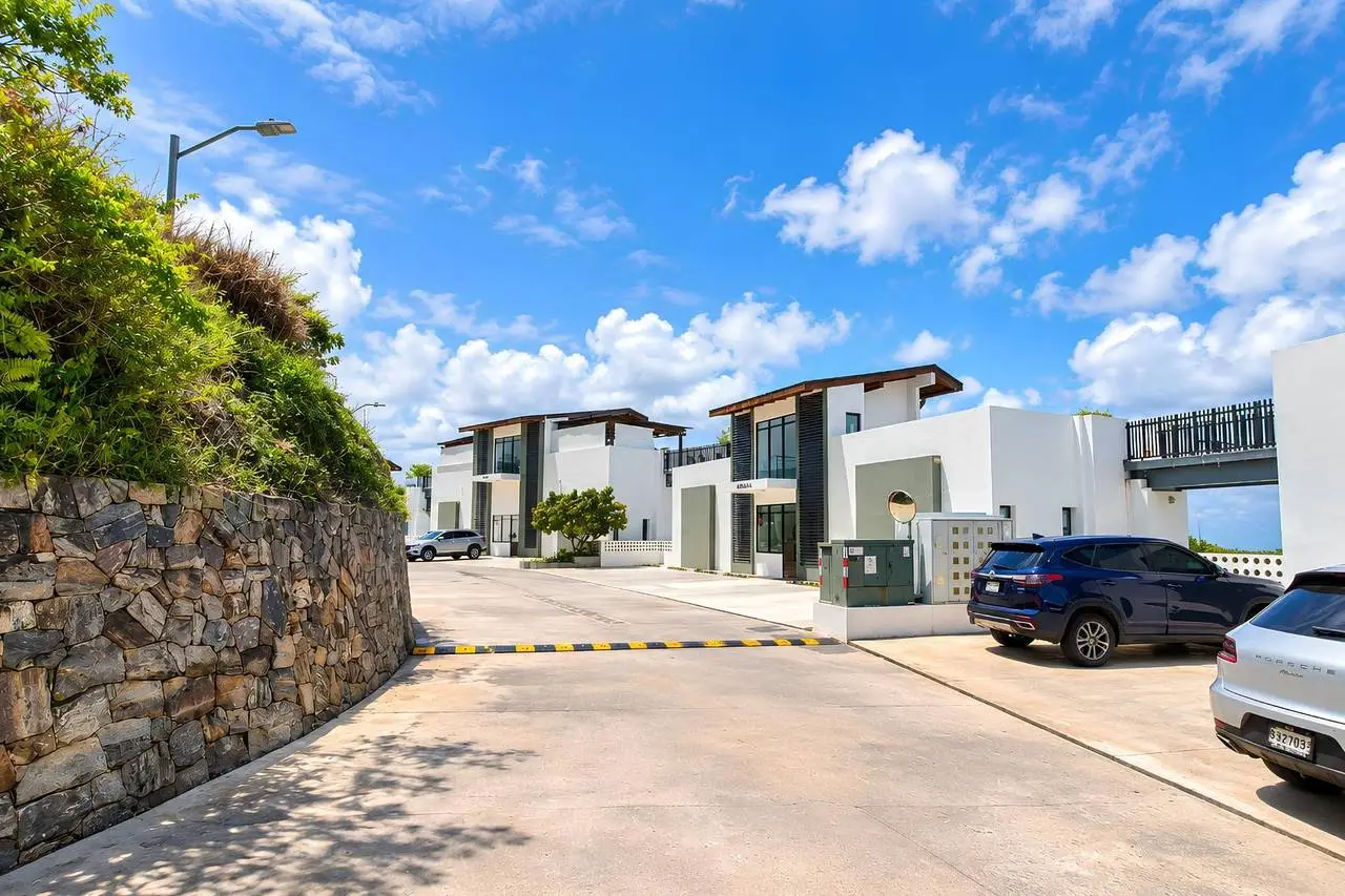 3401-Parking1 Modern Apartment with Ocean View and Rooftop Pool