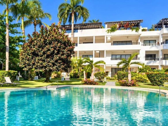 3 Bedroom Apartment – Steps to Playa Punta Popy !