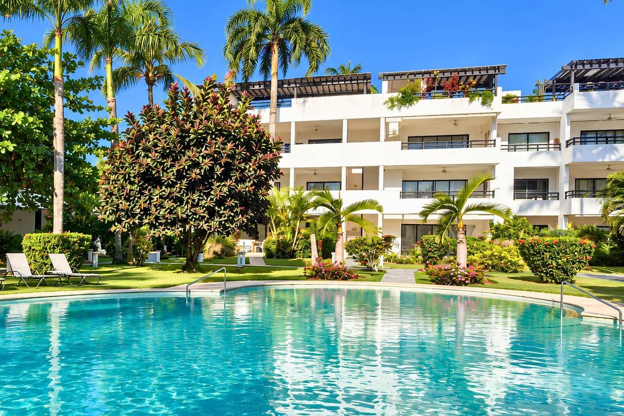3403-Outside1 3 Bedroom Apartment – Steps to Playa Punta Popy !