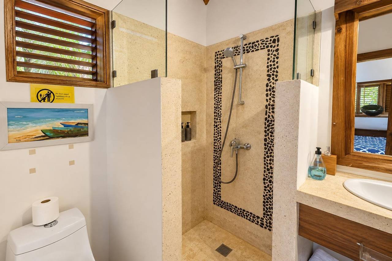 3406-Bathroom2 Beautiful Tropical Villa with Bungalow 100m from Playa Las Ballenas !