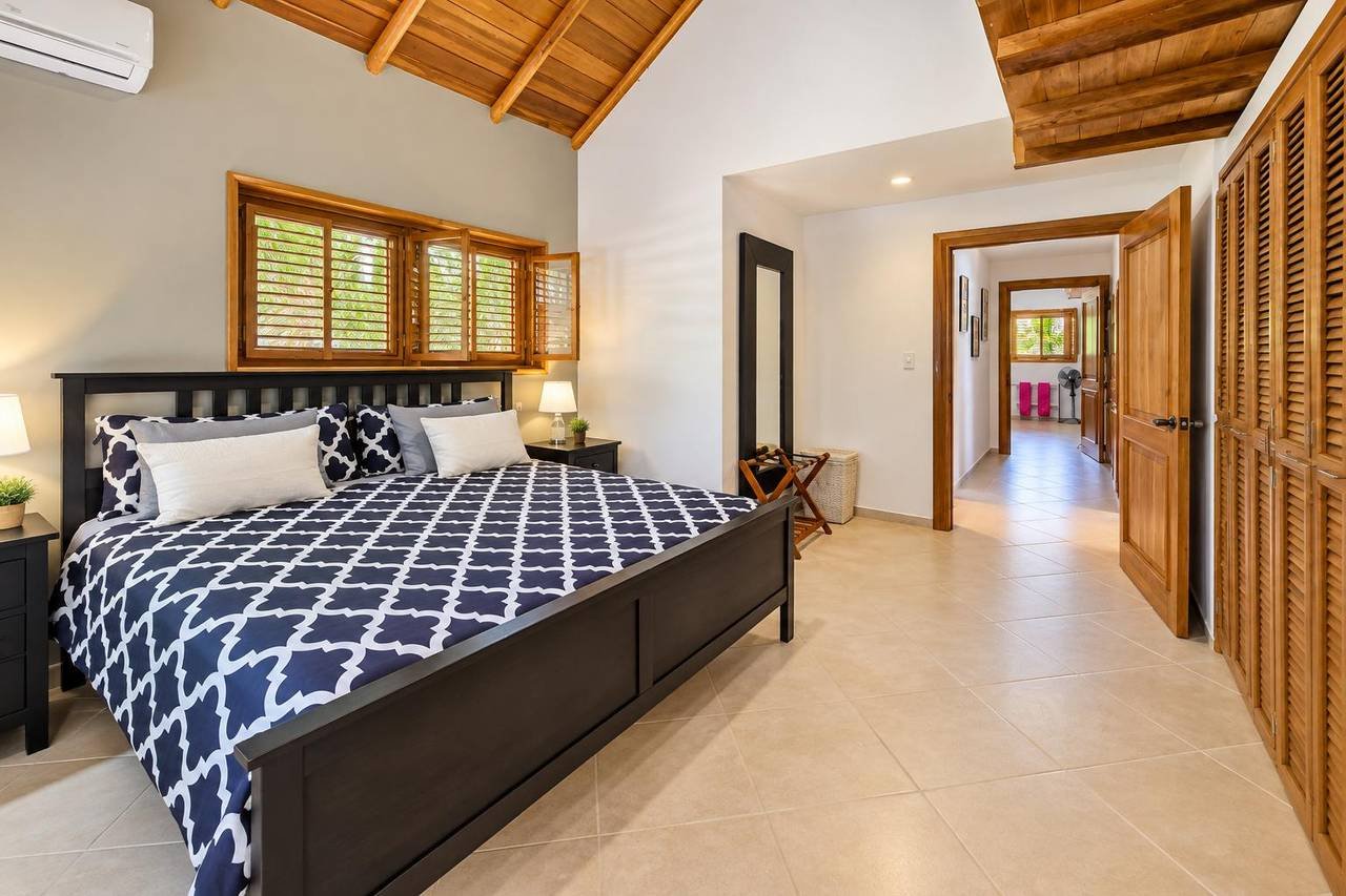 3406-Bedroom1 Beautiful Tropical Villa with Bungalow 100m from Playa Las Ballenas !