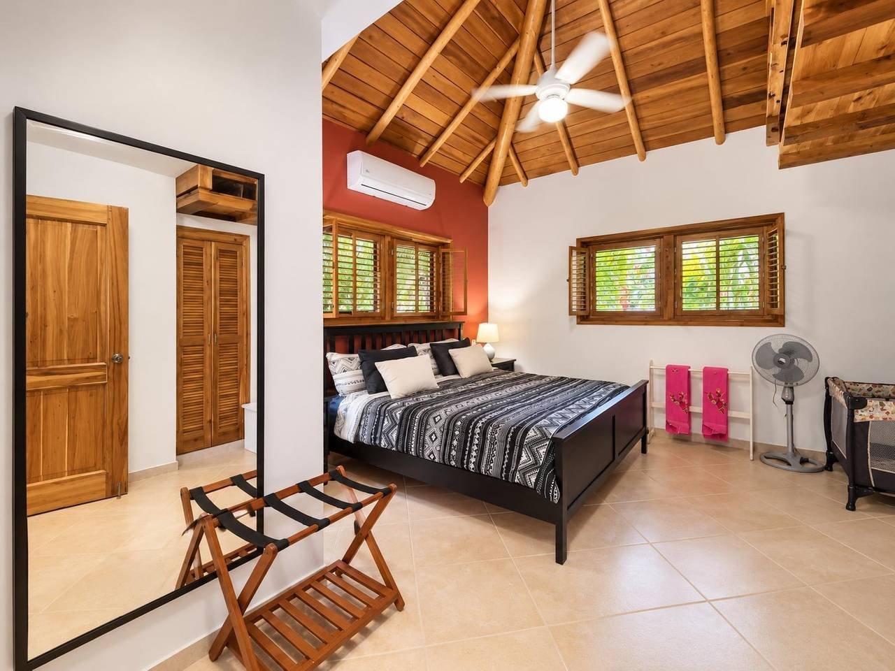 3406-Bedroom12 Beautiful Tropical Villa with Bungalow 100m from Playa Las Ballenas !