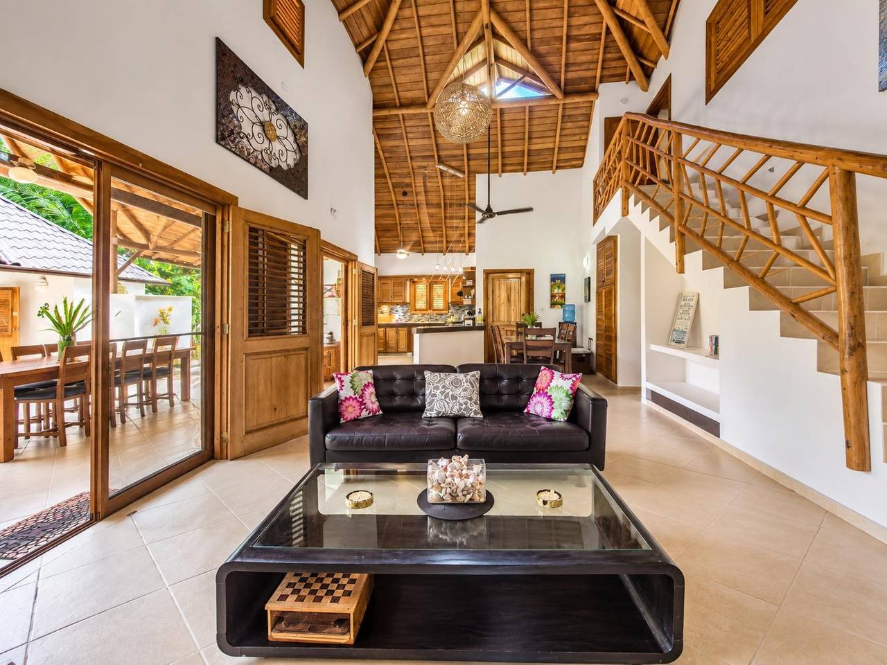 3406-LivingArea1 Beautiful Tropical Villa with Bungalow 100m from Playa Las Ballenas !