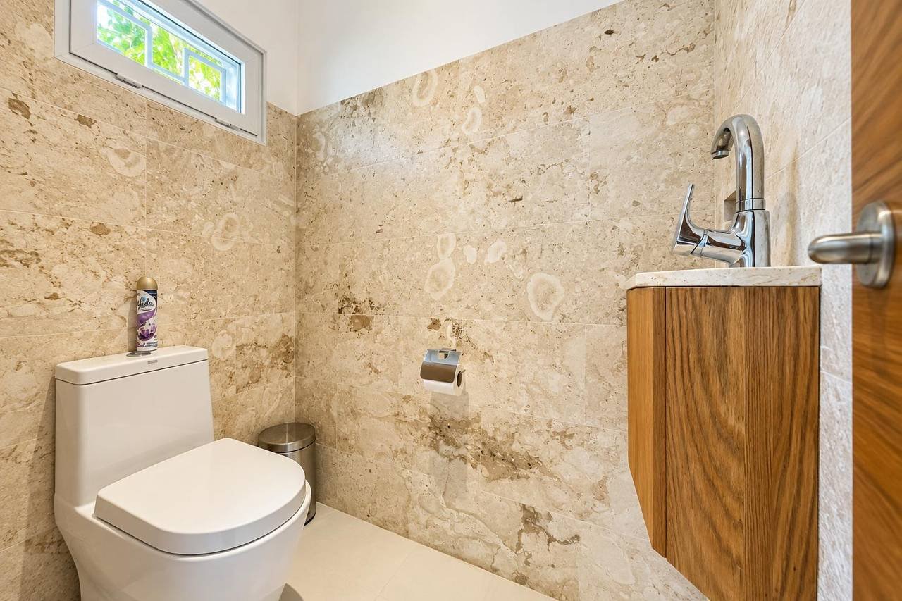 3407-bathroom1 Charming Villa Flo near Playa Punta Popy