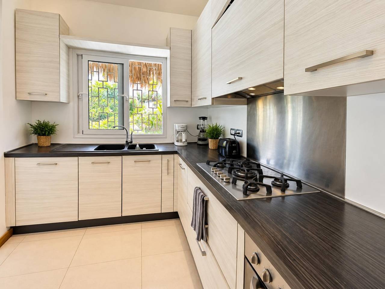 3407-kitchen1 Charming Villa Flo near Playa Punta Popy
