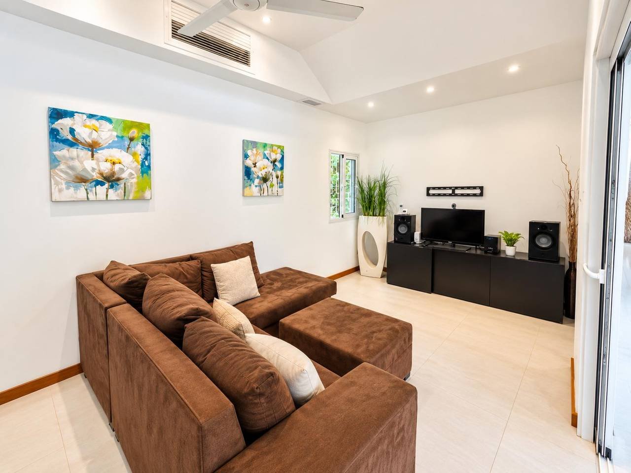 3407-livingroom1 Charming Villa Flo near Playa Punta Popy