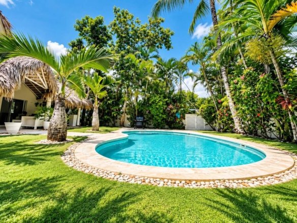 Charming Villa Flo near Playa Punta Popy