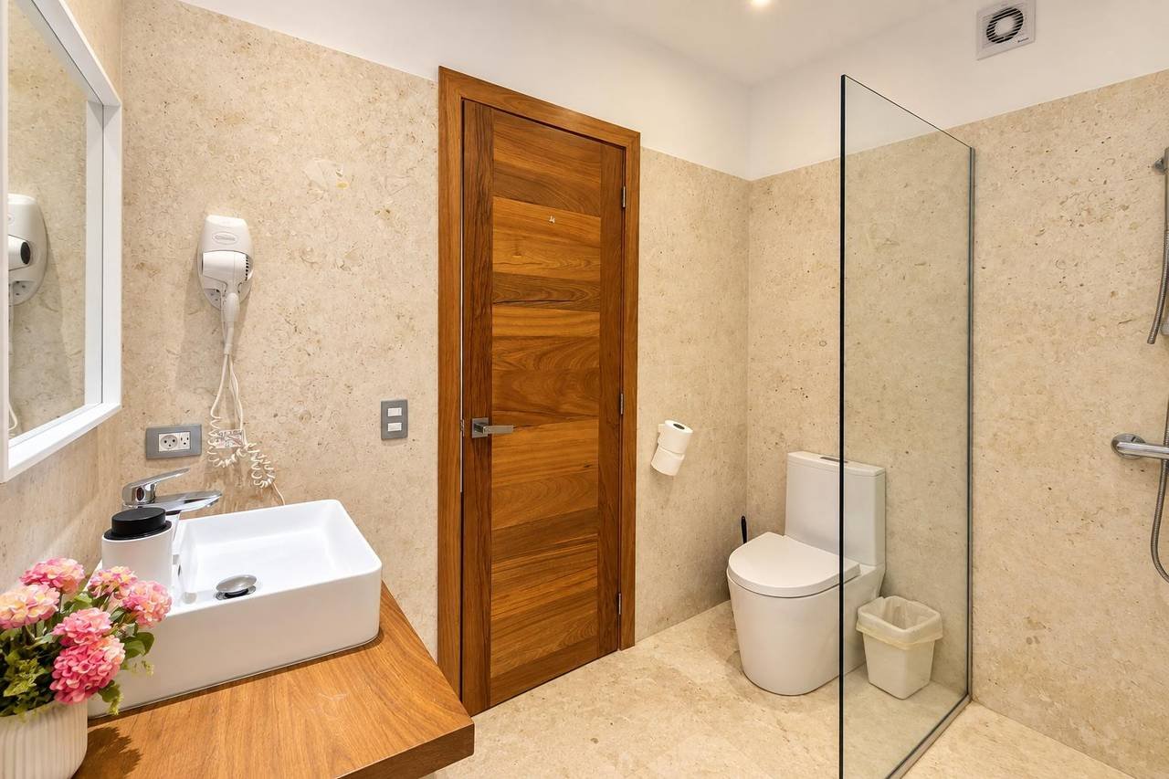 3408-bathroom1 Modern Townhouse near Playa Punta Popy