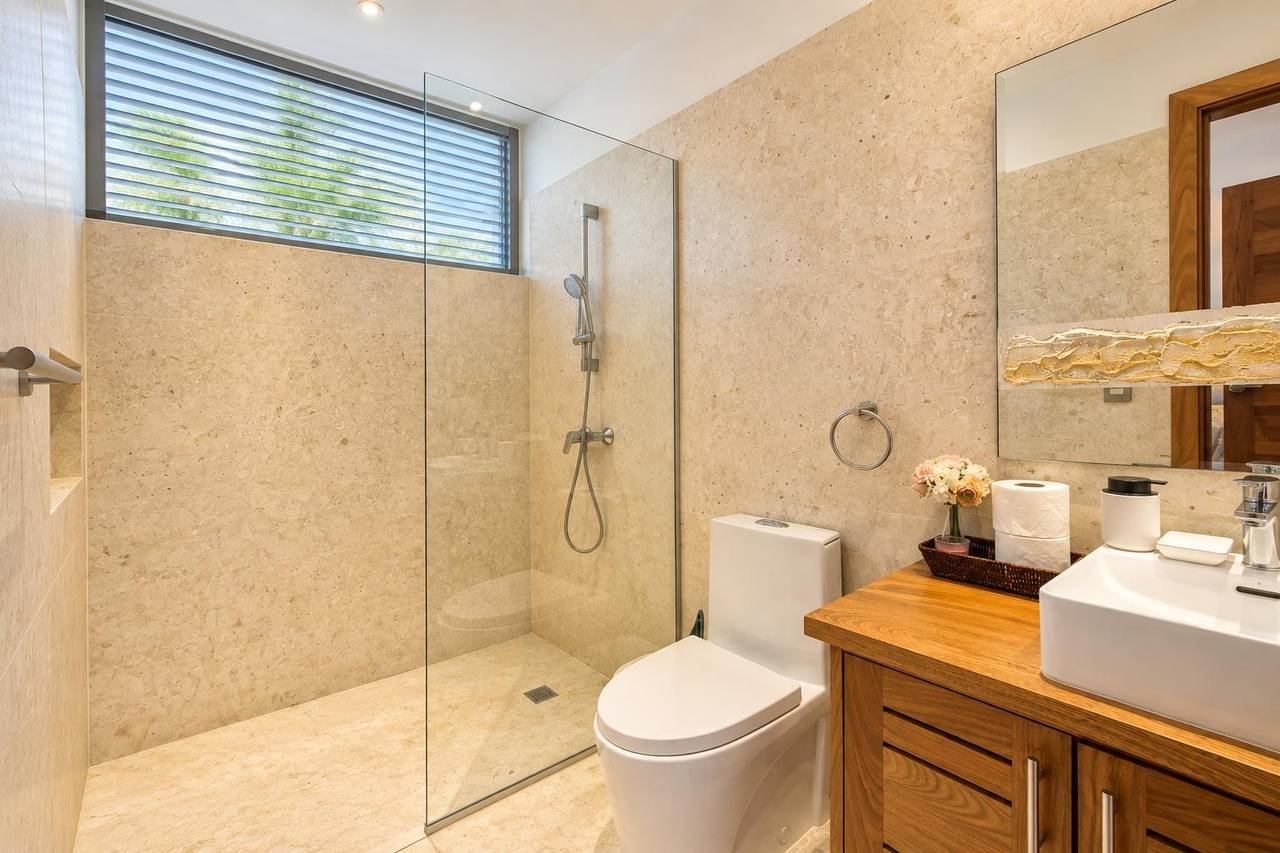 3408-bathroom2 Modern Townhouse near Playa Punta Popy