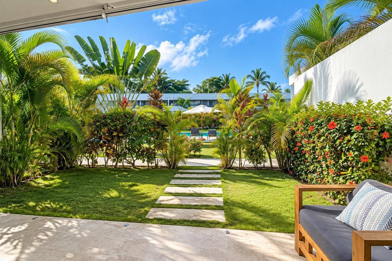 3408-outside1 Modern Townhouse near Playa Punta Popy