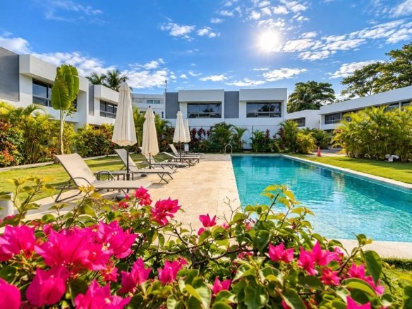 Modern Townhouse near Playa Punta Popy
