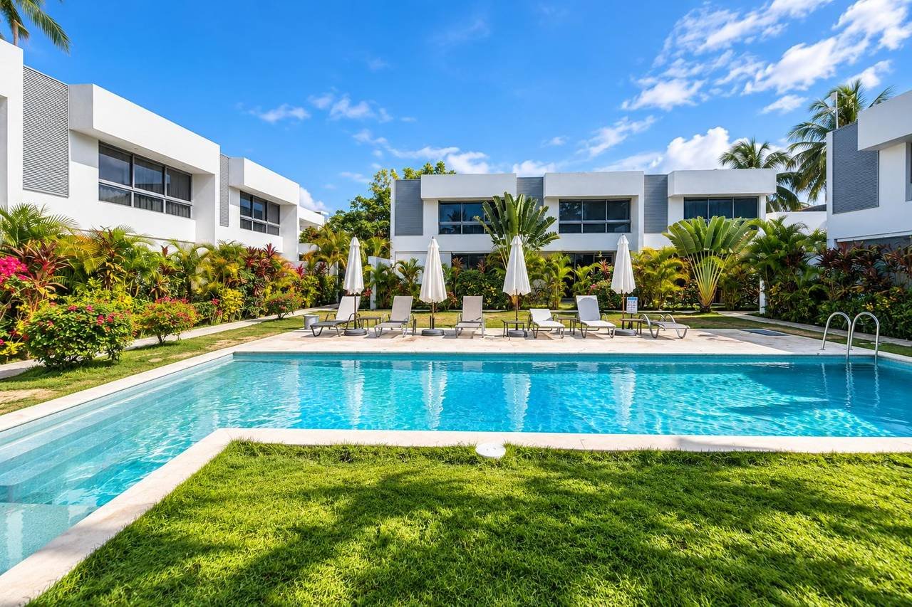 3408-pool2 Modern Townhouse near Playa Punta Popy