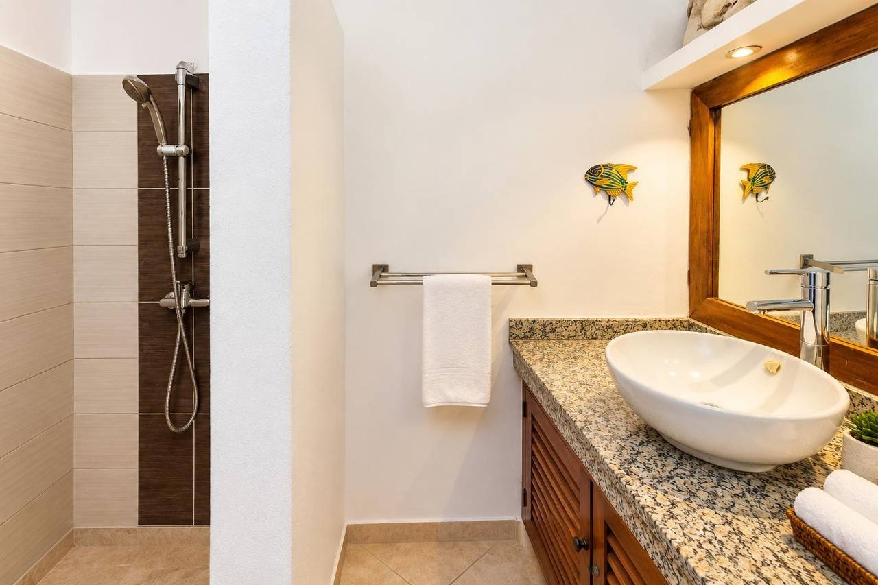 3414-Bathroom1 Charming Villa with Bungalow and Private Pool at Punta Popy