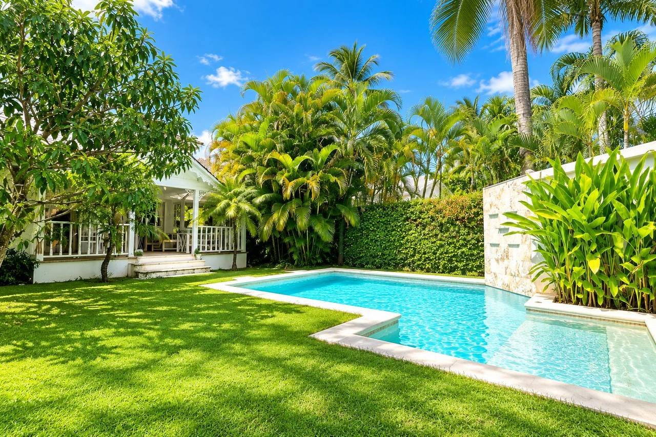 3415-Backyard1 Charming 4-bedroom villa at Playa Las Ballenas