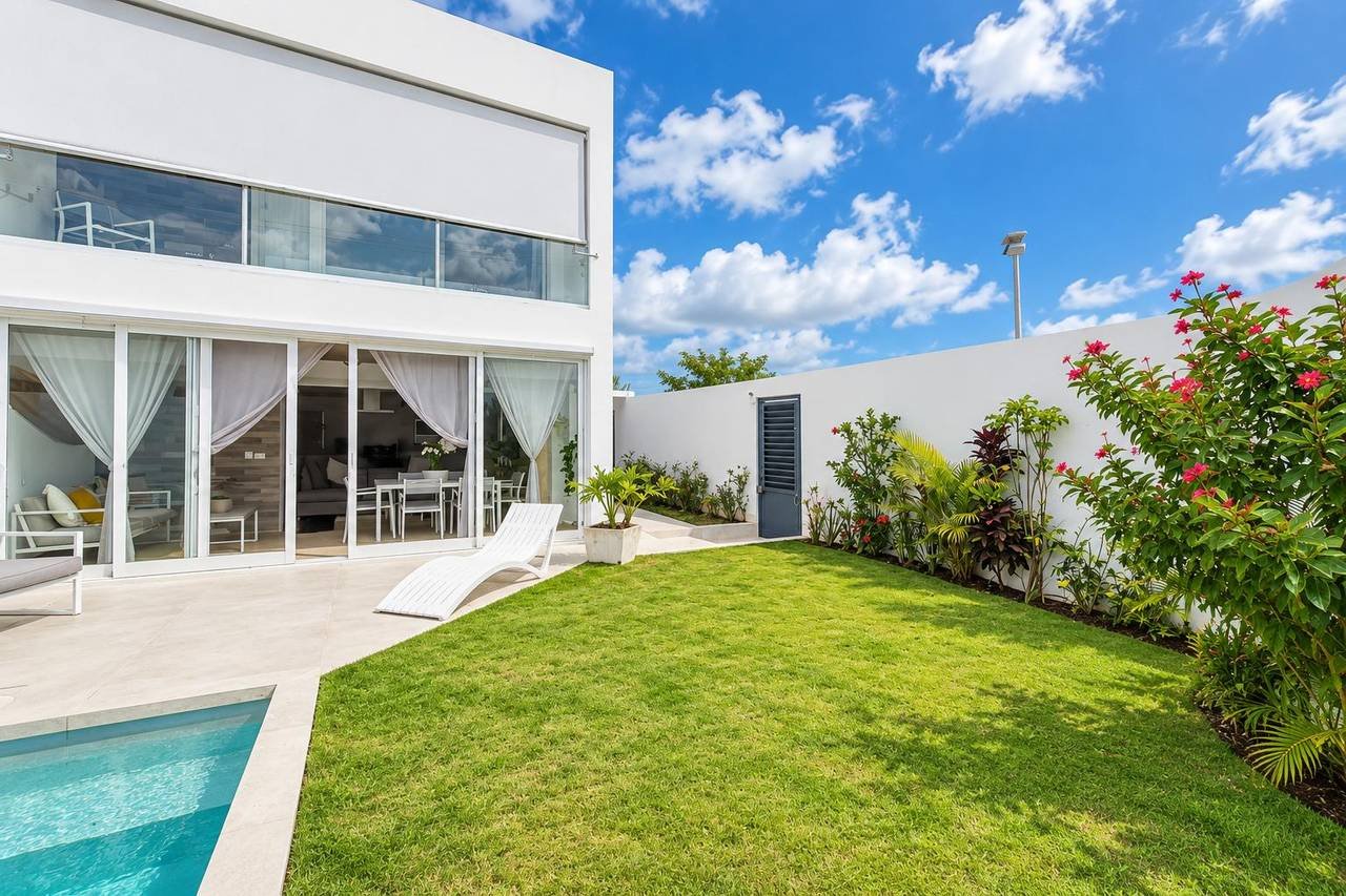 Superb Contemporary Villa at Playa Popy !