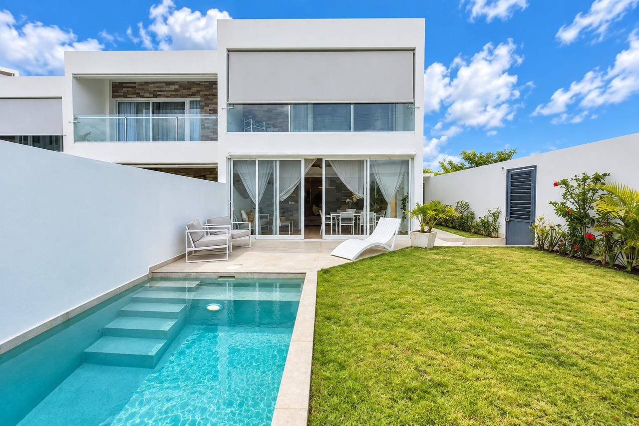 Superb Contemporary Villa at Playa Popy !