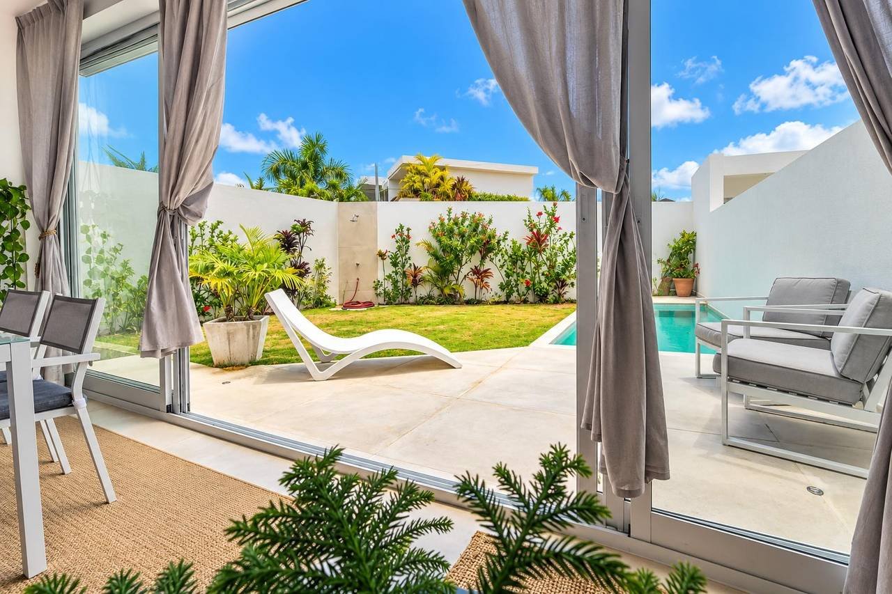 Superb Contemporary Villa at Playa Popy !