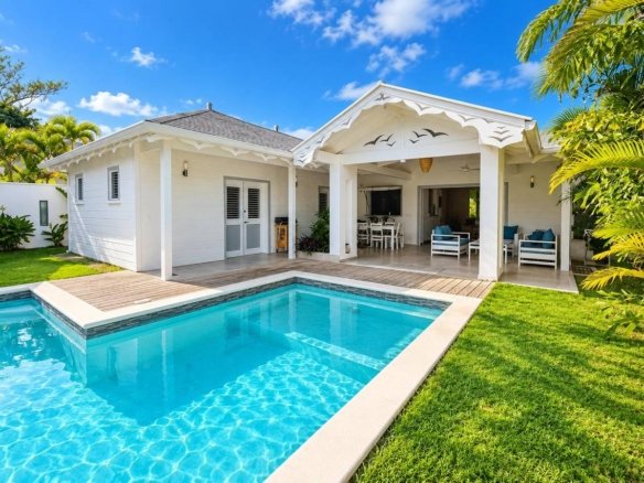 Beautiful Villa with Private Pool at Las Ballenas Beach
