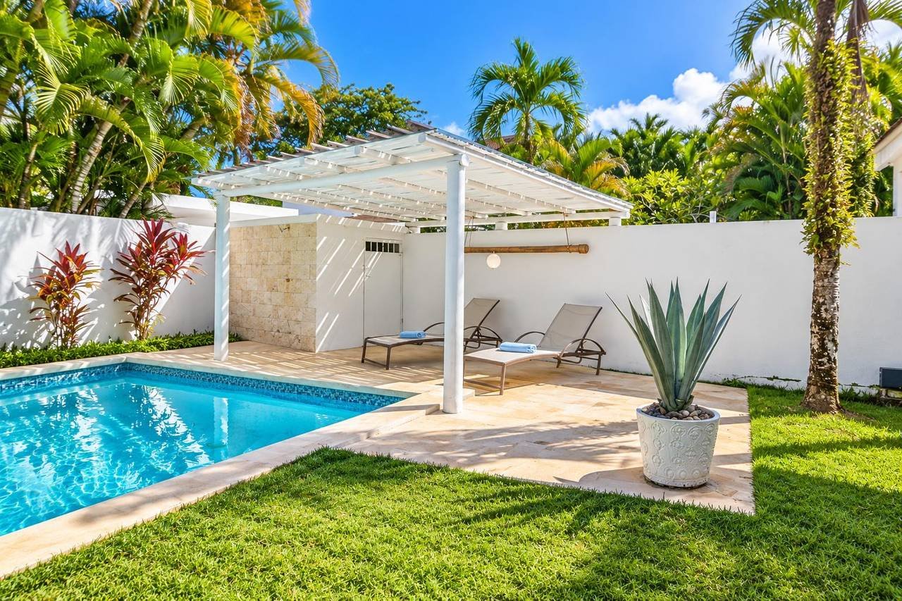 3451-Backyard1 Charming 4 Bedroom Colonial Villa with Private pool near Playa Las Ballenas