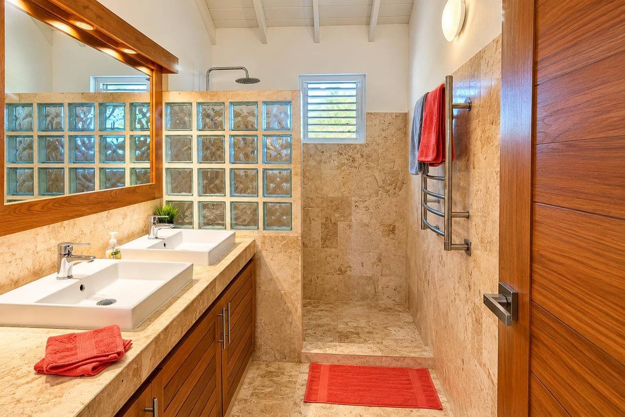 3451-Bathroom2 Charming 4 Bedroom Colonial Villa with Private pool near Playa Las Ballenas